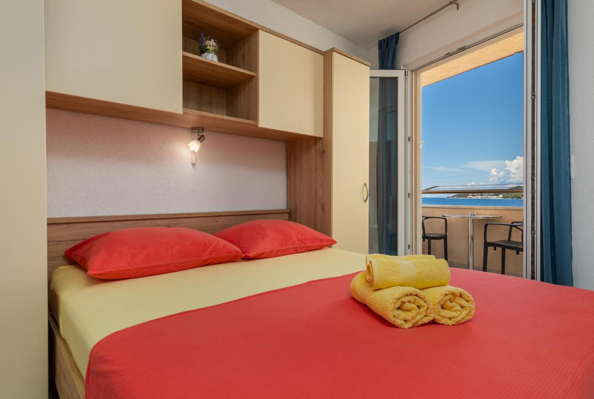 Apartments By The Sea Drasnice, Makarska - 6697 エクステリア 写真