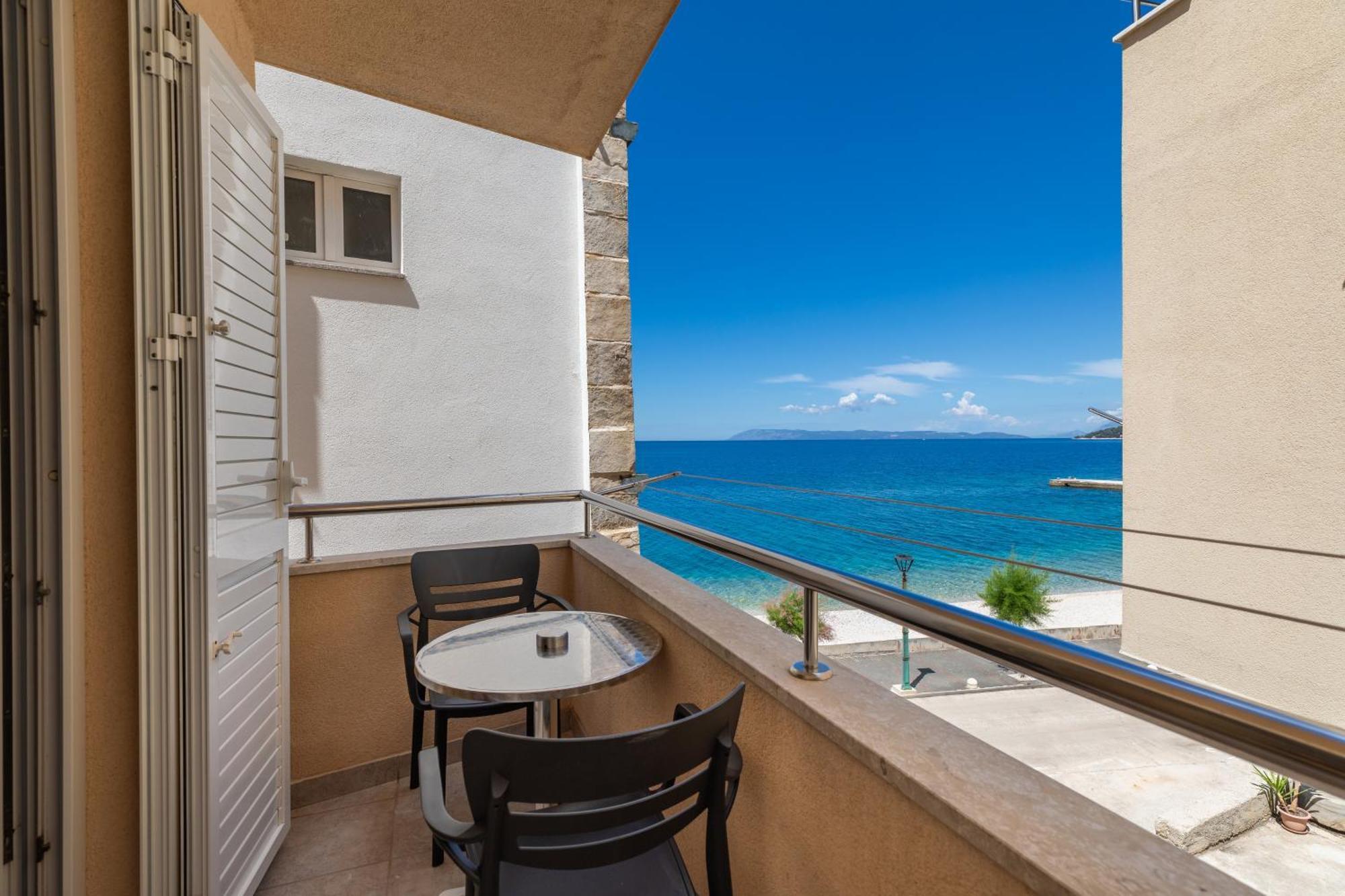 Apartments By The Sea Drasnice, Makarska - 6697 エクステリア 写真